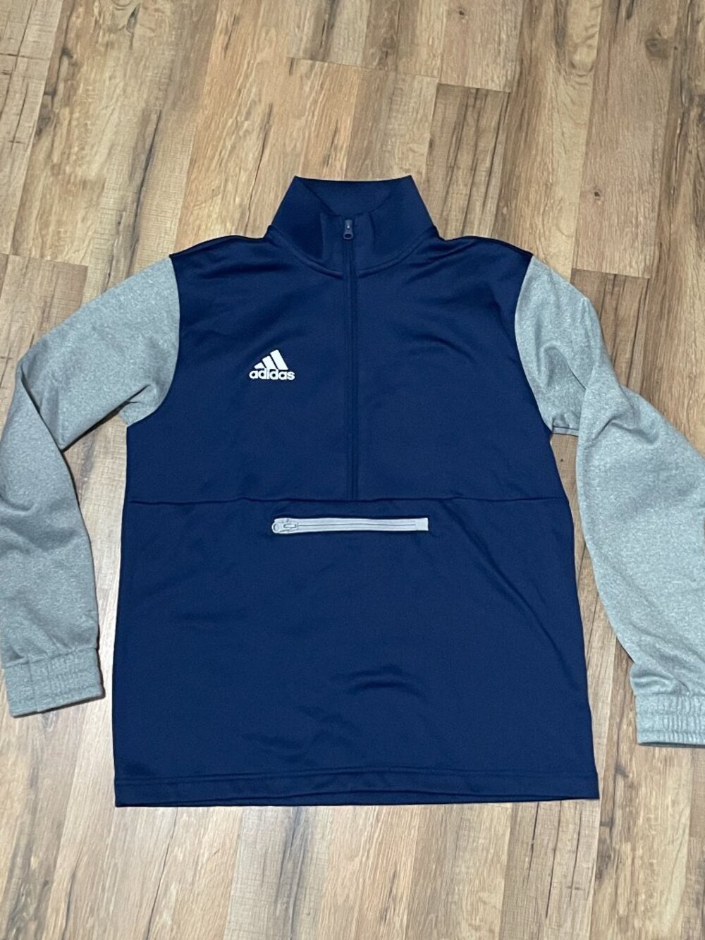 Adidas Men's Team Issue 1/2 zip Navy Gray training pullover, Size S